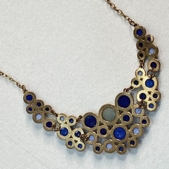 Bib Necklace Cluster Shades of Blue Cabochon Stones Gold Tone Chain - Picture 5 of 11